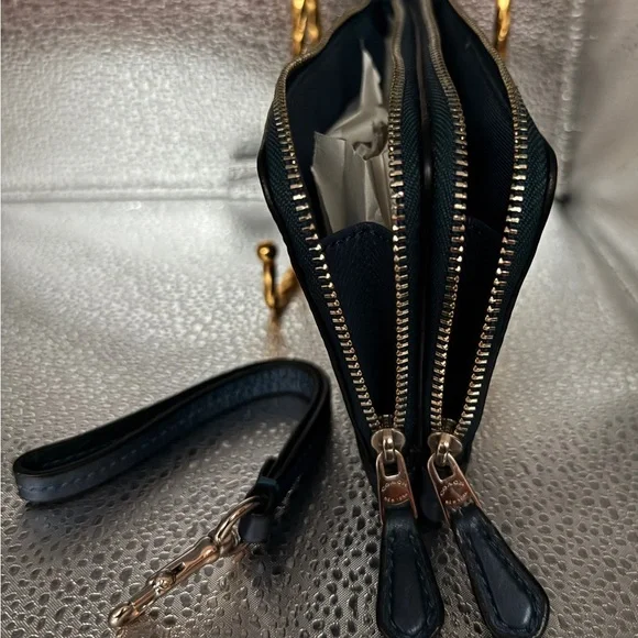 EUC Beautiful Coach Blueish Leather Wristlet - Picture 6 of 7